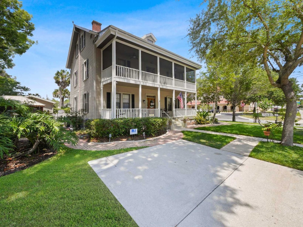Charming Green Cove Historic Home 1st Floor Stay