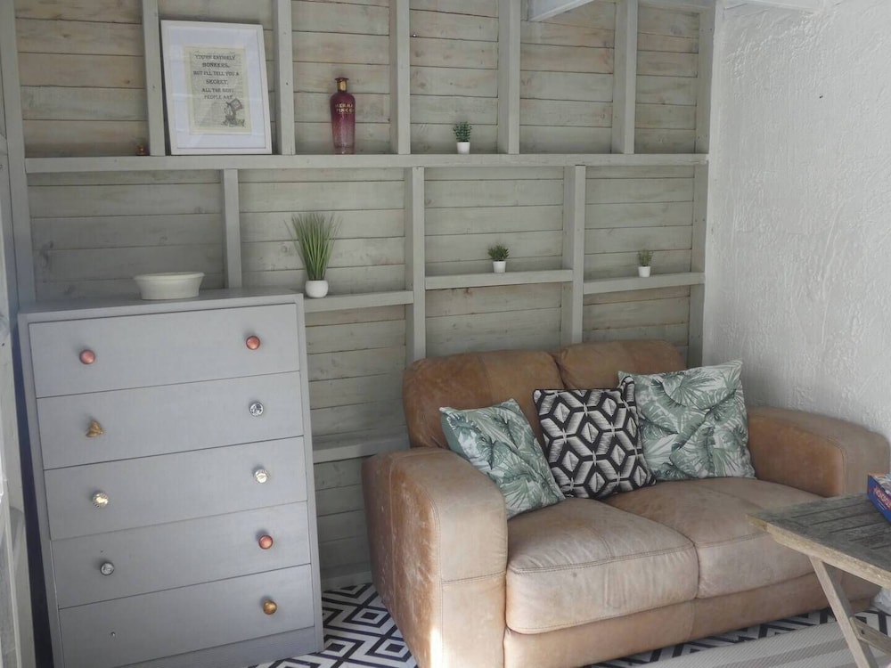 Isle Escape Retreat- Sleeps 4, Garden & Games Room