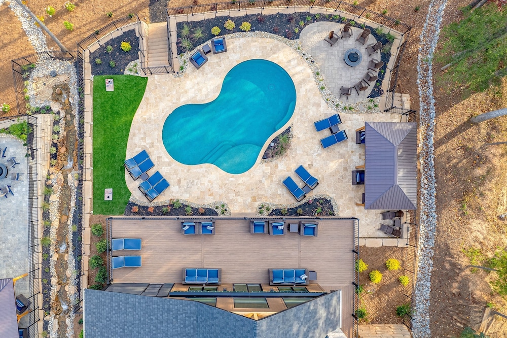 Black Bear Lodge by Avantstay Lakefront Dock Pool Theater Sleeps 20