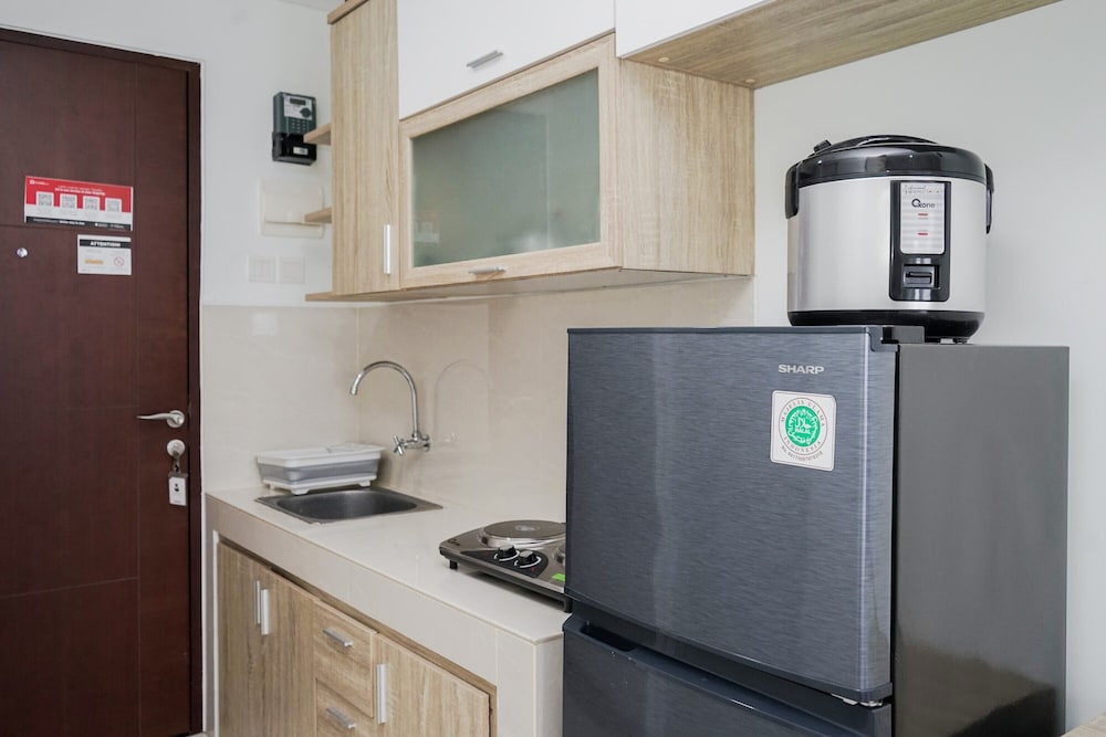 Cozy and Nice Studio Apartment at Springwood Residence