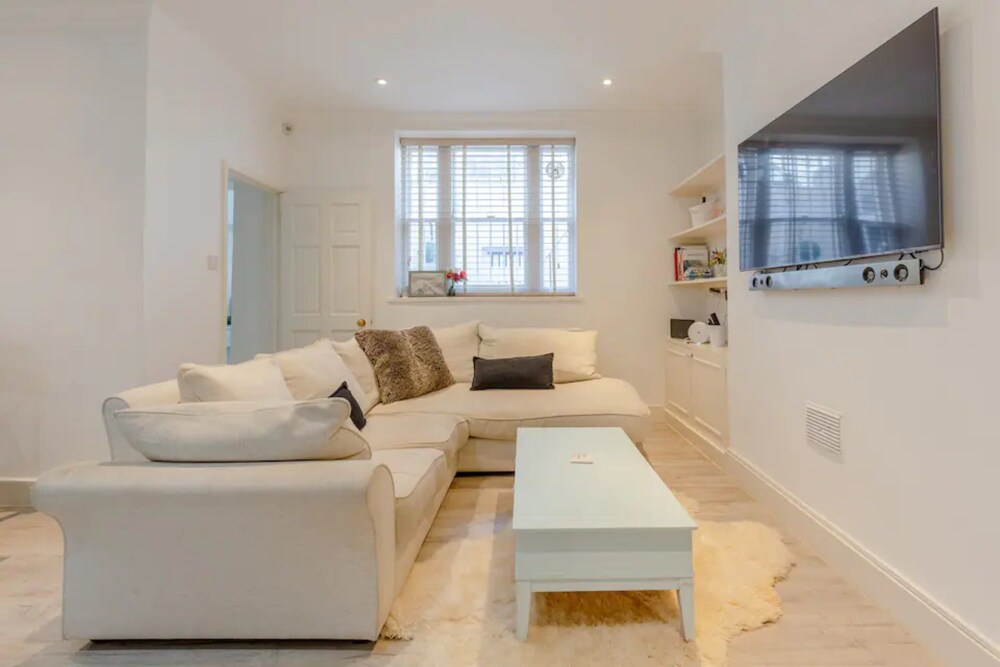 Stylish 1 Bedroom Apartment in Pimlico With Lovely Garden