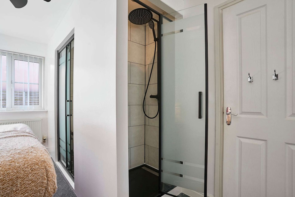 Host Stay Snowdrop Crescent II