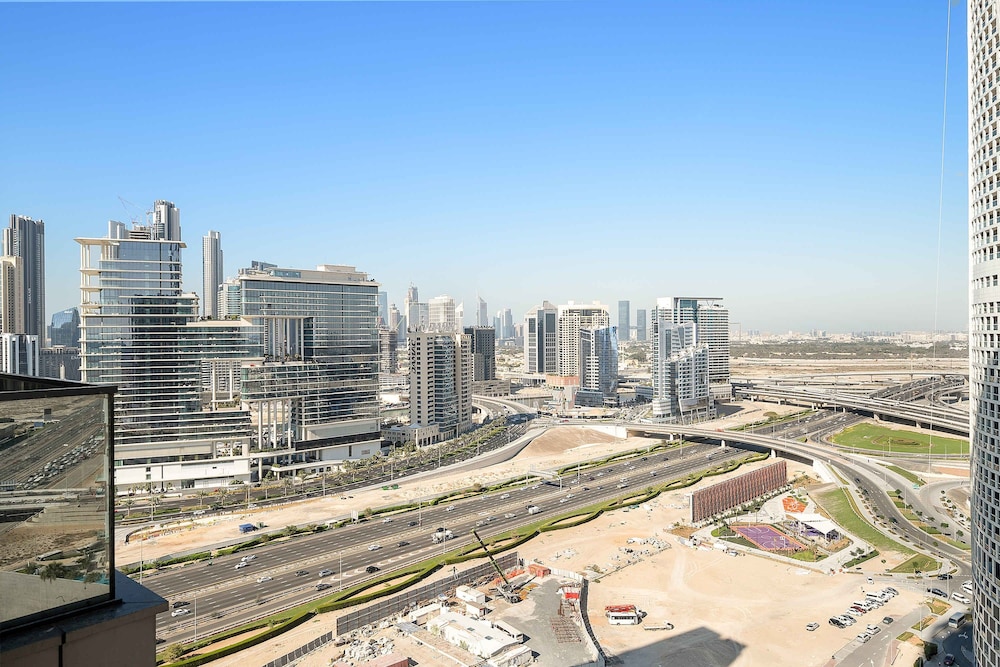 Modern 1BR With Stunning Views in Business Bay