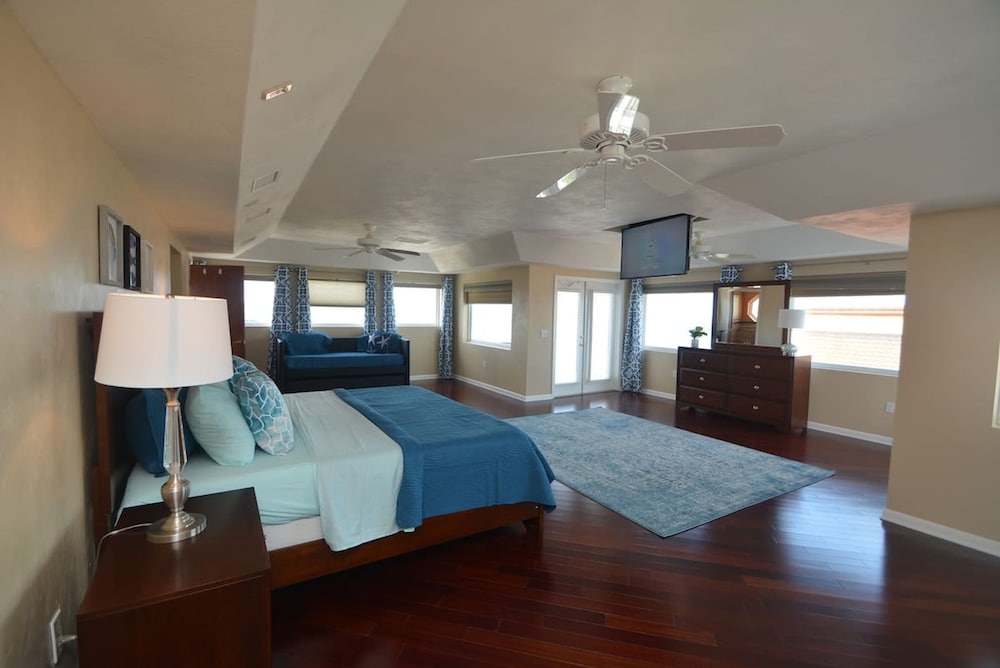Just Beachy A Luxury Retreat Sleeps 12 3 Levels With Elevator- Perfect for 1-3 Families