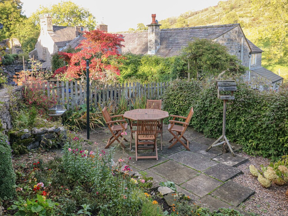 Hope Valley Vacations - Lees Cottage - Property Image 2