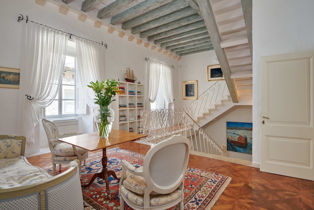 LUXURY VILLA 44