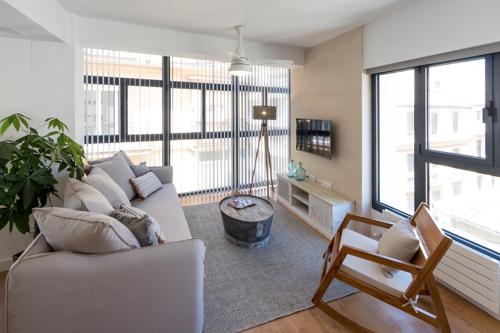 Chezmoihomes Plaza Nueva Premium