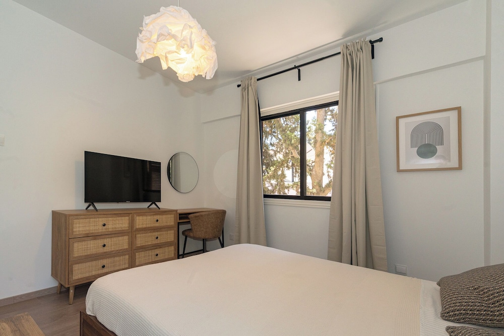 City Center Modern Boho Stay