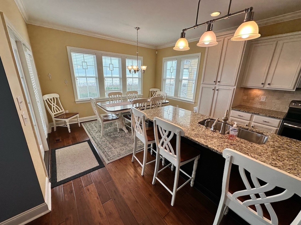 R & R By The Sea 4 Bedroom Home by RedAwning