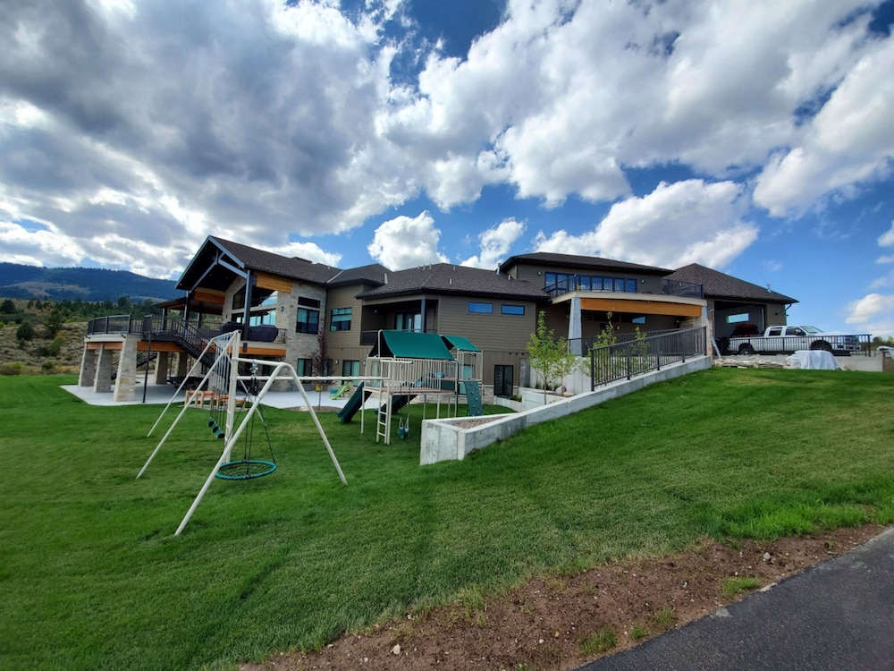 Glenn Haven Luxury Large Group Getaway Sleeps 60
