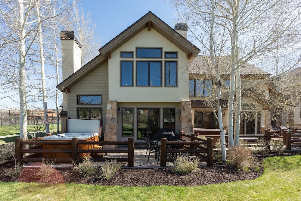 Deer Lake Village at Deer Valley Resort - Four Bedroom Condo with Hot Tub #2477 4 Condo