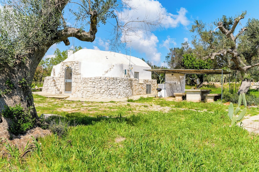 Trullo Mandorlo by Wonderful Italy