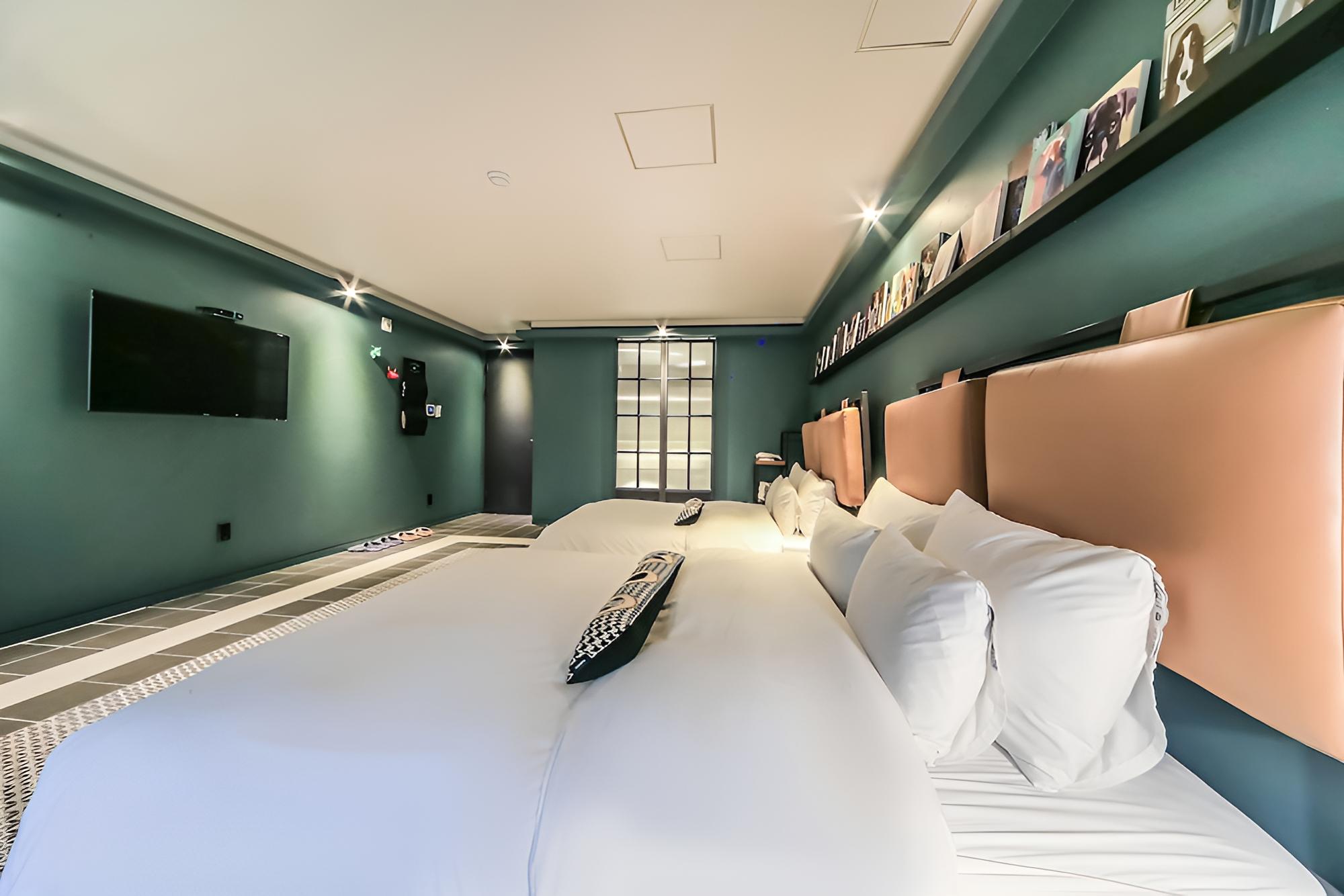 Hound Hotel Nampo