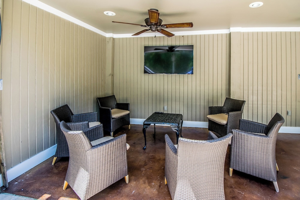 Large Private Pool & Short Walk to Beach! Outdoor Tv!! view 5