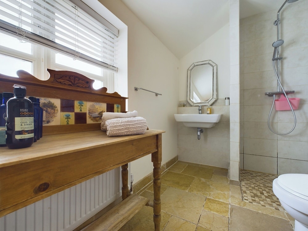 Country House-14guests-parking-hottub-amazingviews