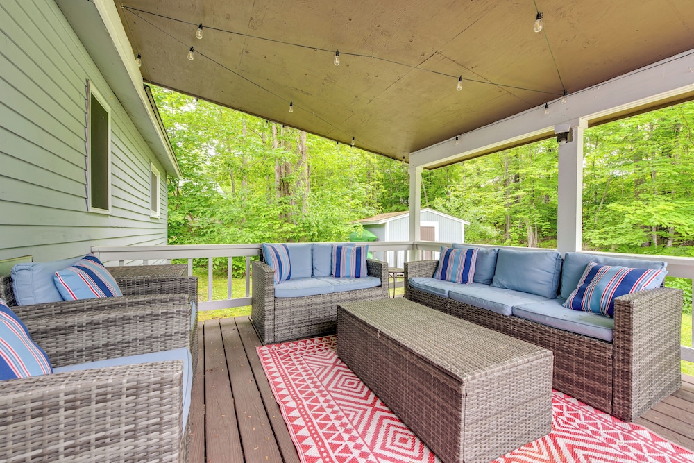 Quiet New Hampshire Getaway w/ Game Room!