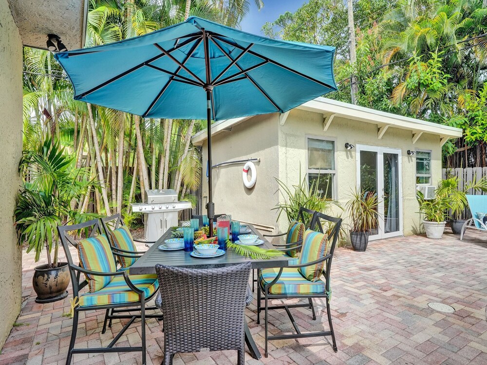 Vidal Manor 4BR Oasis w Pool Cabana- Wilton Dr