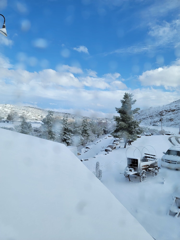 Creekside Lodge and Cabins