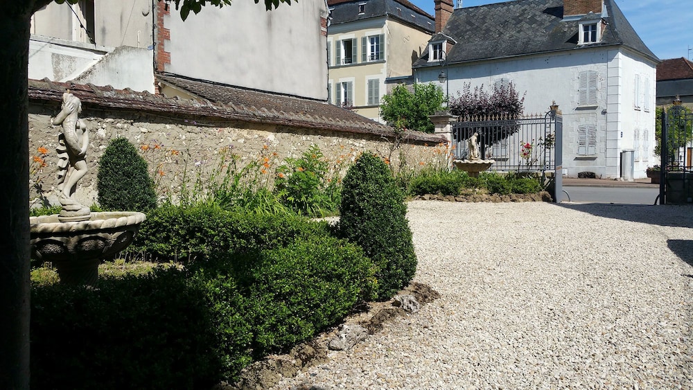 La Vieille France view 4