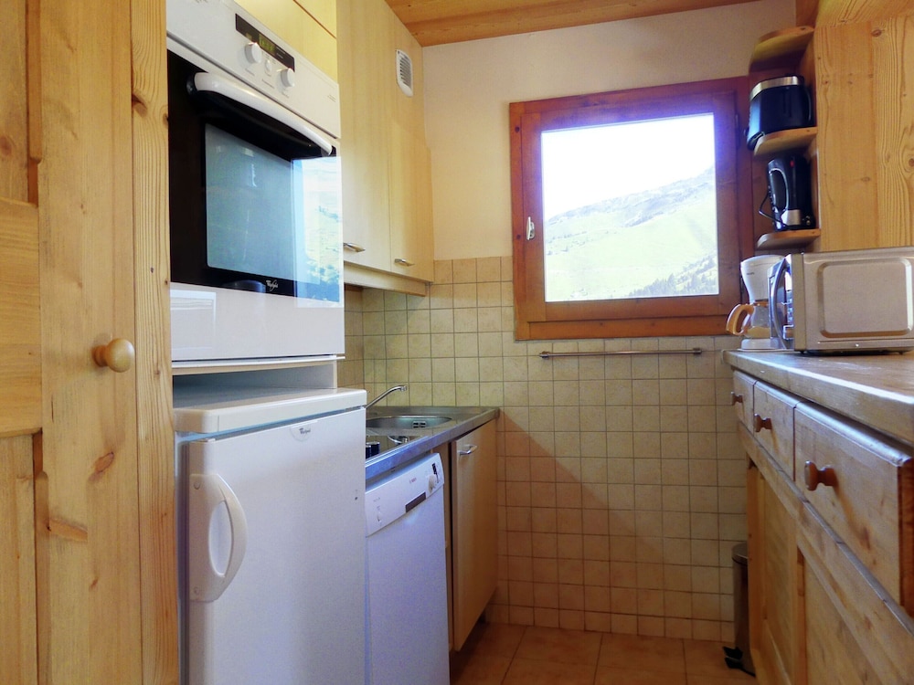 Majestic Apartment in Meribel-mottaret Close to Skiing
