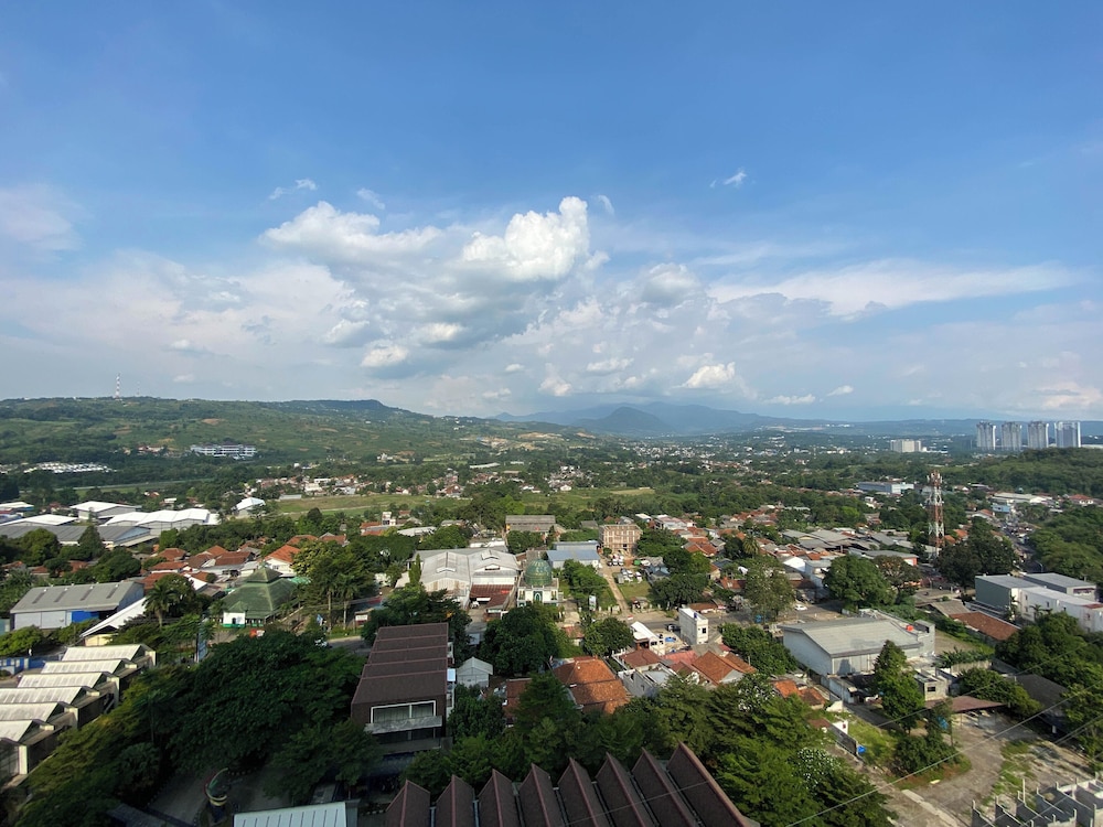 Simple Rest Studio (No Kitchen) At Lrt City Sentul - Royal Sentul Park Apartment
