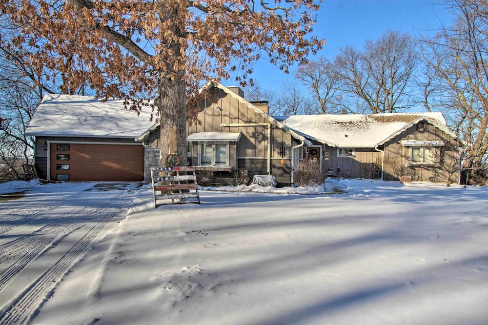 Cozy Rochester Retreat ~ 3 Mi to Mayo Clinic! view 3
