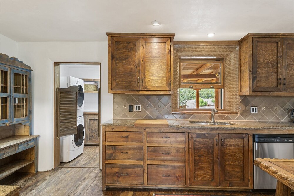 Cielo Lindo - Secluded Southwestern Retreat Within Minutes of Downtown view 3