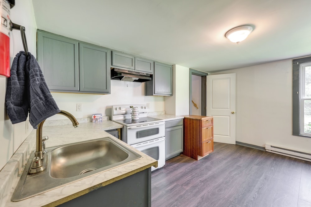 Walk to Town: Bath Apt Near Keuka Lake Wine Trail