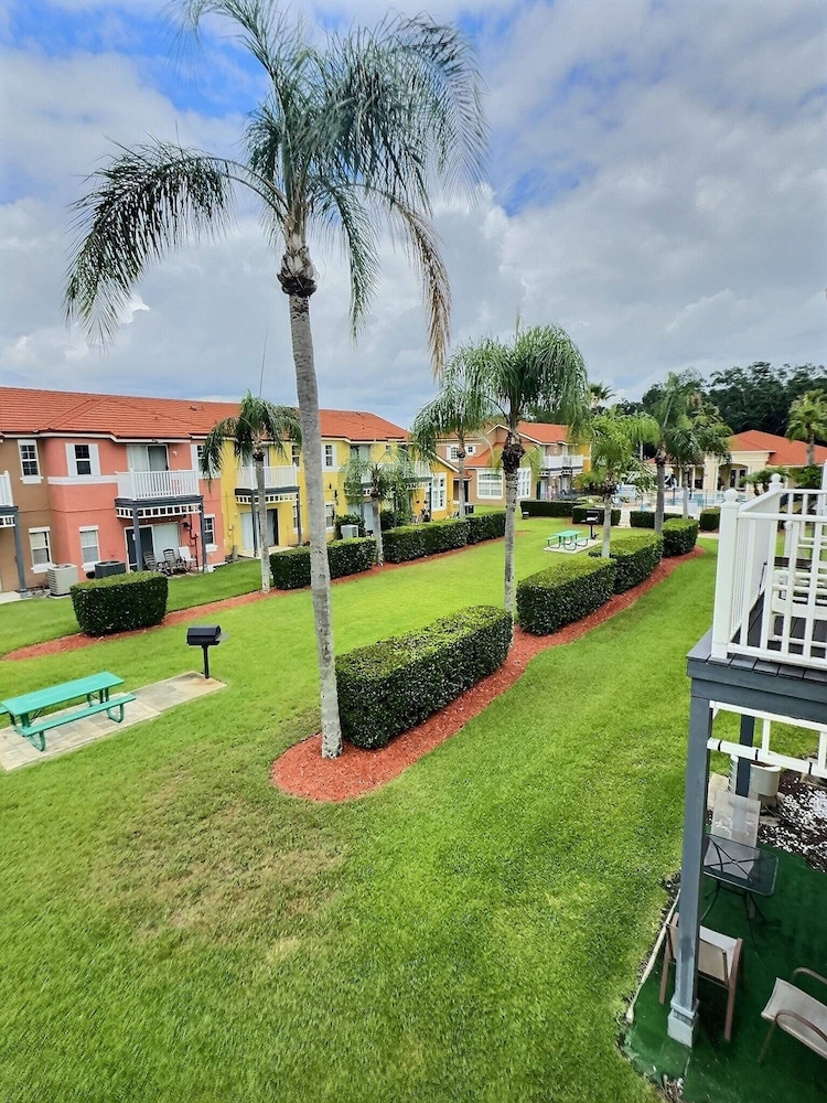 3BR Townhome Lake Berkley - Near Disney