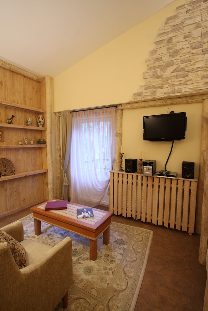Park-Hotel Butenko Stable