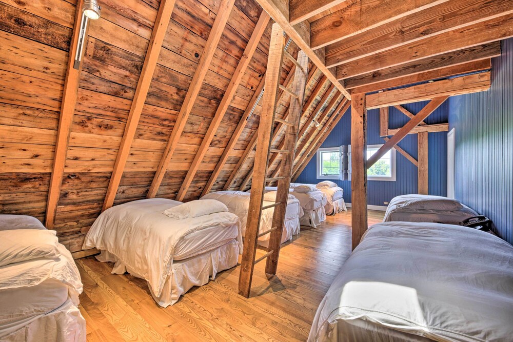 Luxe Barndominium w/ Home Gym, Theater, & More! view 3