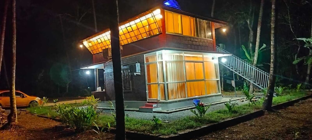 Makam Holiday Home