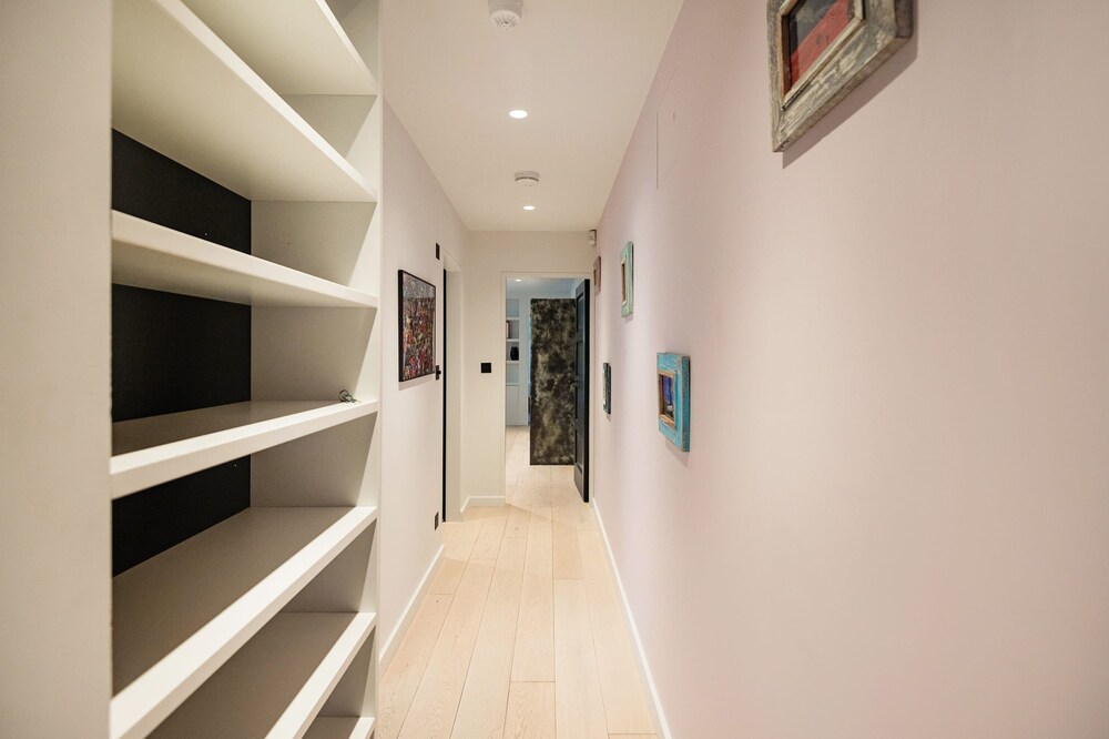 Notting Hill 2 Bed With Sauna - by Out of Office Lifestyle