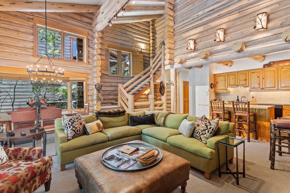 Pine Inn at Trail's End Lodge - Three Bedroom Residence with Spa #2 3 Condo