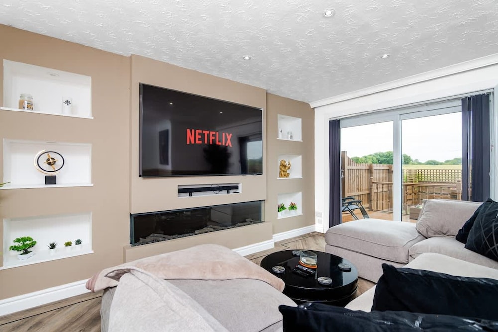 2 Bedroom House-free Parking
