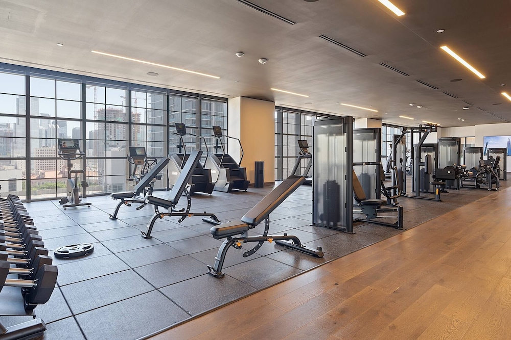 Luxury 1BR Penthouse, Bay & City Views Downtown