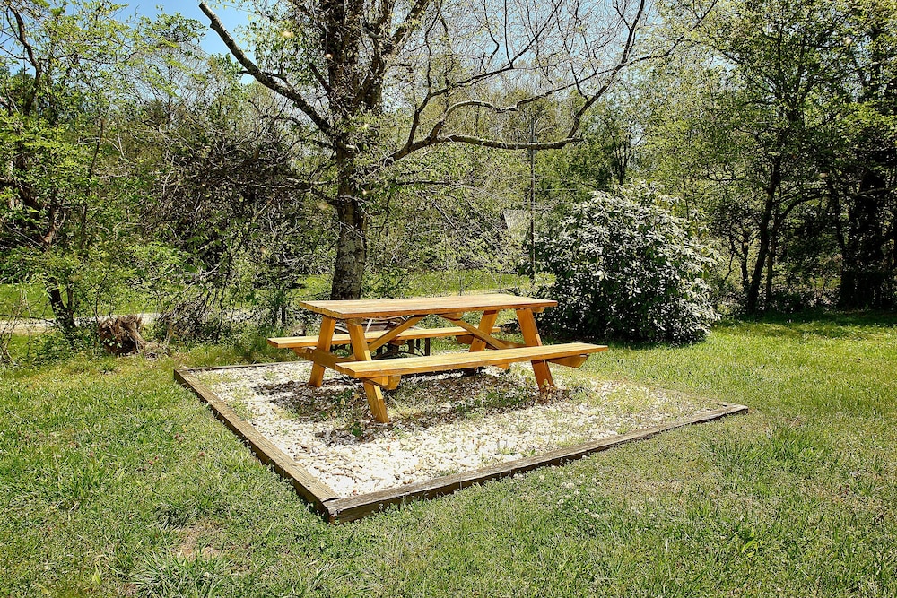 A Bit of Heaven - 2 Bedrooms, 2 Baths, Sleeps 8 Cabin by RedAwning