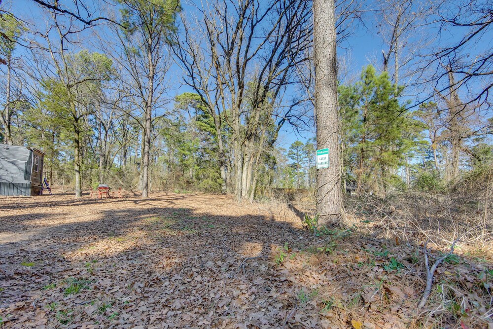 Winnsboro Tiny House w/ Trails, Yard Games & More!