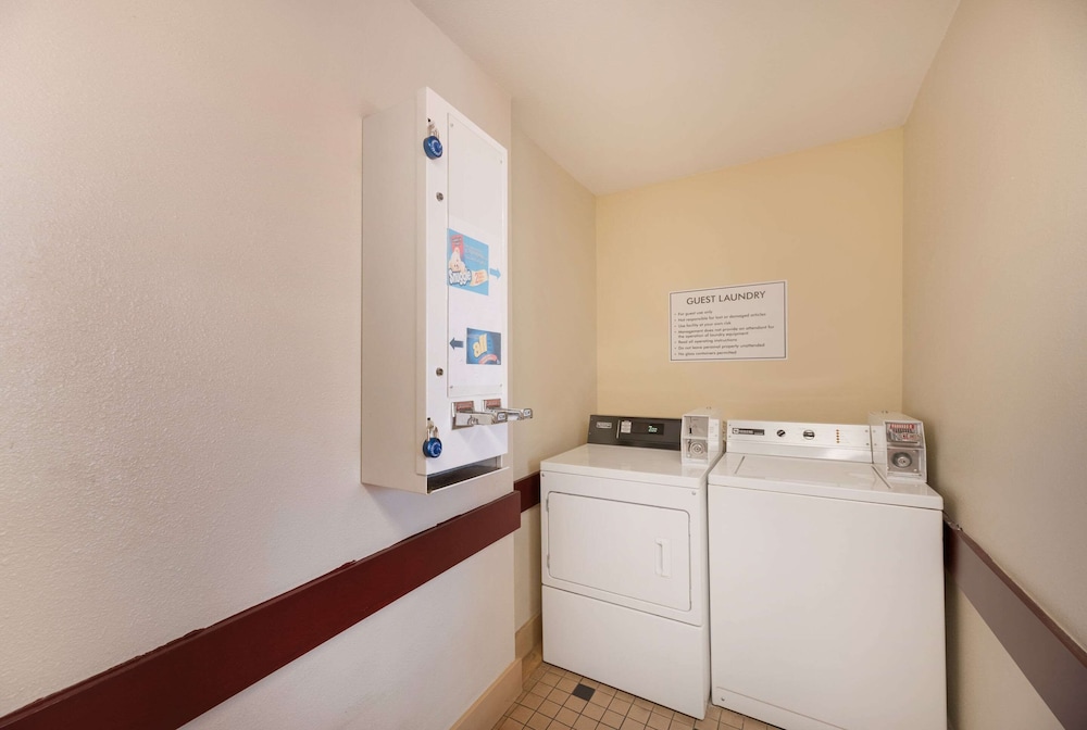 Flagstaff Vacations - Econo Lodge Flagstaff Route 66 - Property Image 13