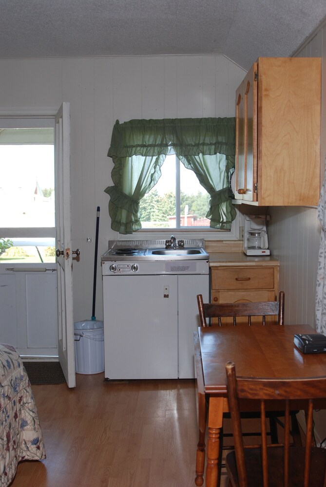 Shining Waters Cottages