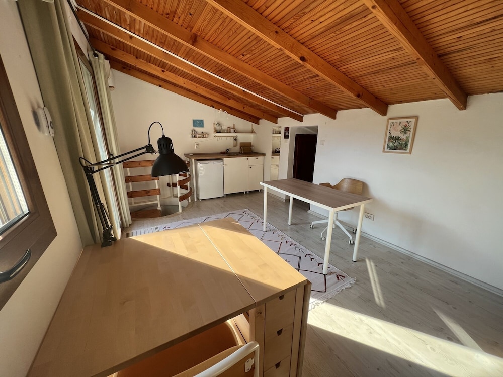 Chic Villa With Terrace and Rooftop in Izmir view 3