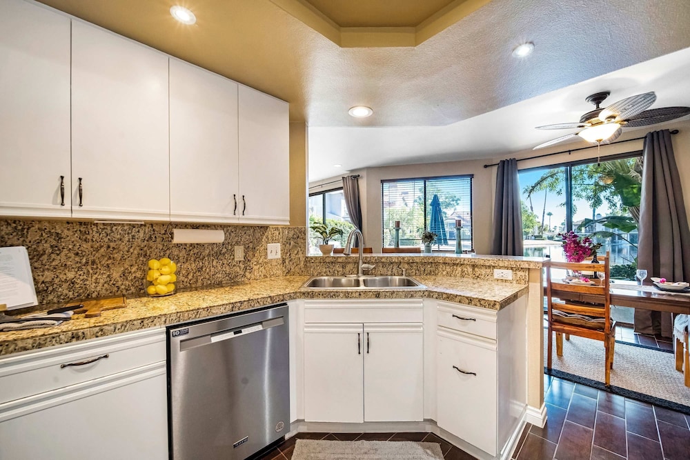 Cozy Lakeside Retreat in PGA West Bbq Scenic Views