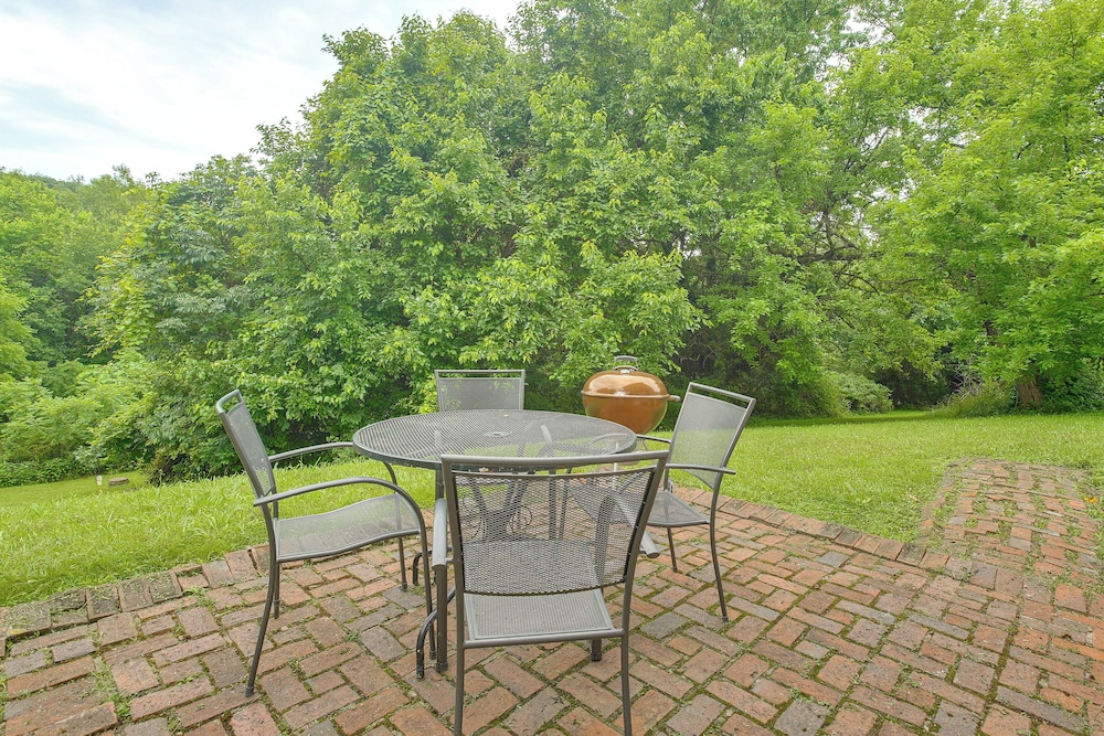 3 Mi to River: 11-acre Retreat in Rural Stockport