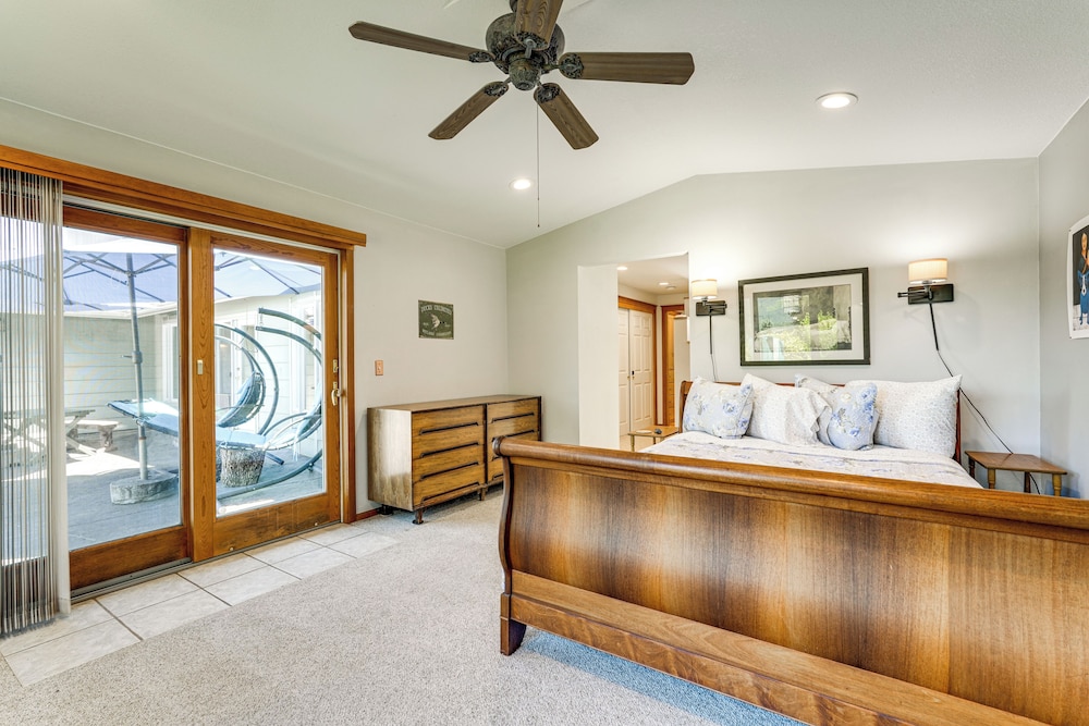 Oregon Farmhouse Hideaway on 53 Acres