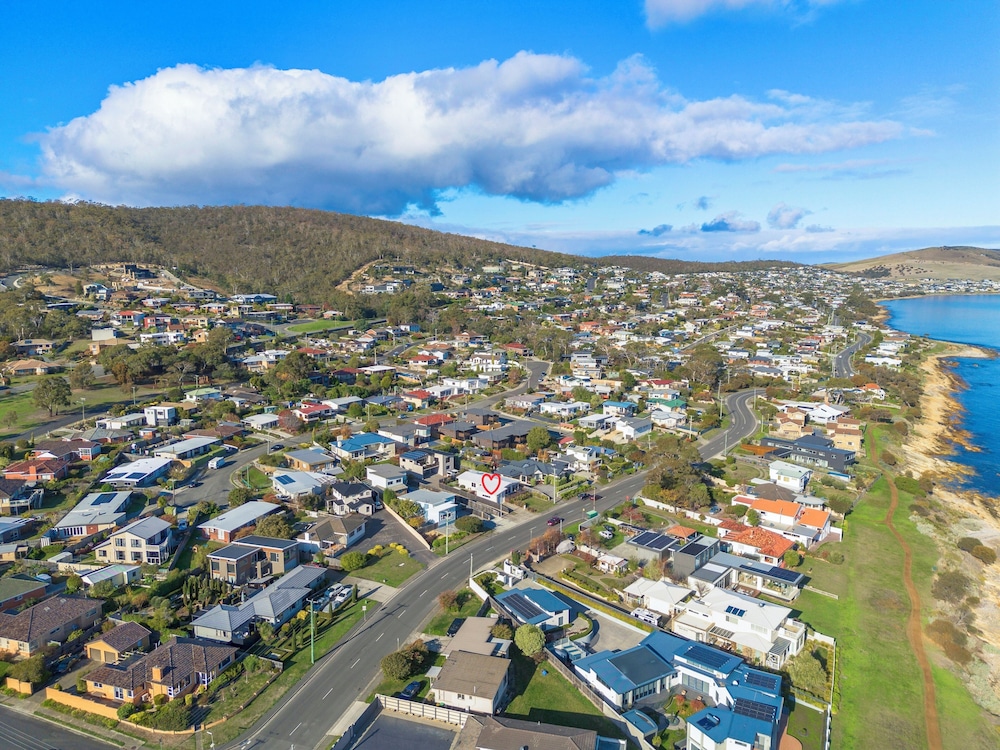 Tranquil Tranmere- City Views- 3 Bedroom