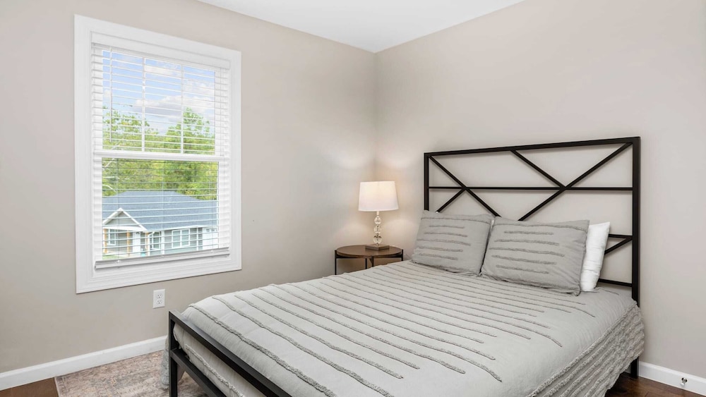 10 Townhomes, Sleeps 89 6 Mins to DT Asheville Sycamore Cove by Avantstay