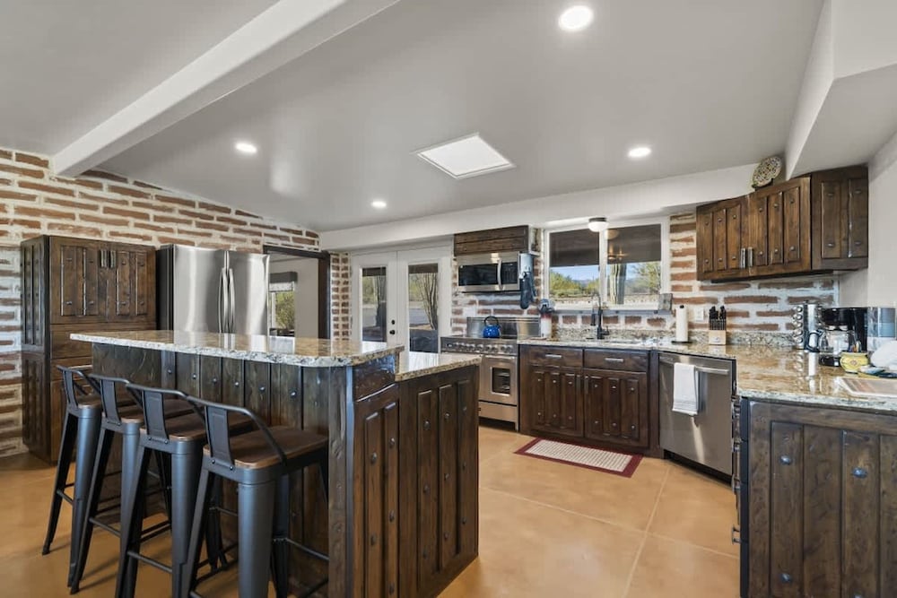 Panoramic Mountain Views Heated Pool 2 Kitchens