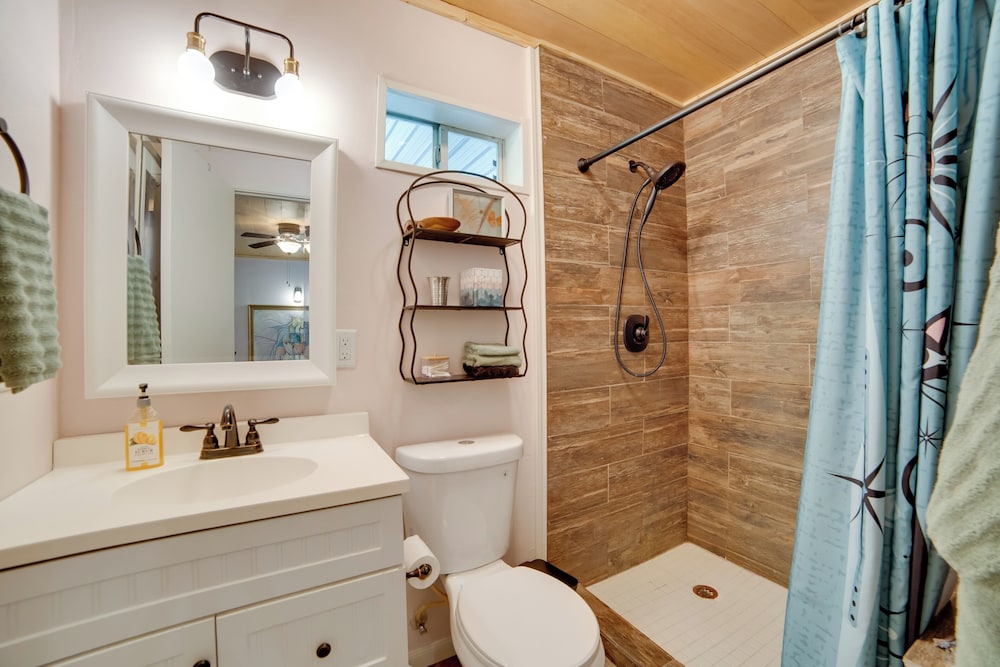 Secluded Getaway on ~10 Acres in The Piney Woods!