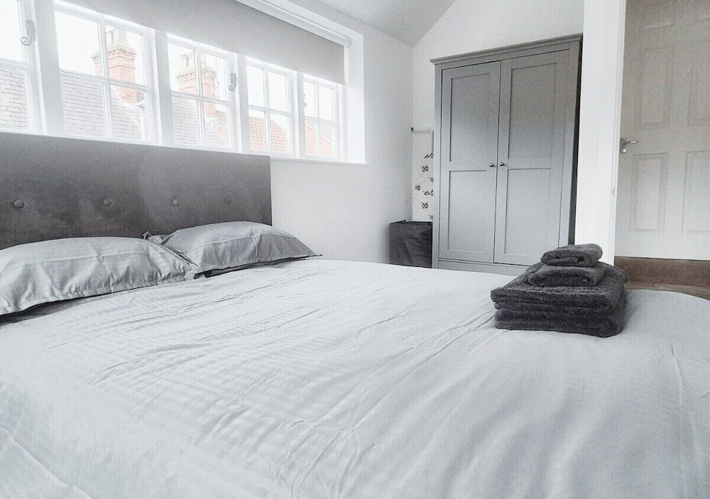 Cosy & Luxury 2BR Flat in Calverton