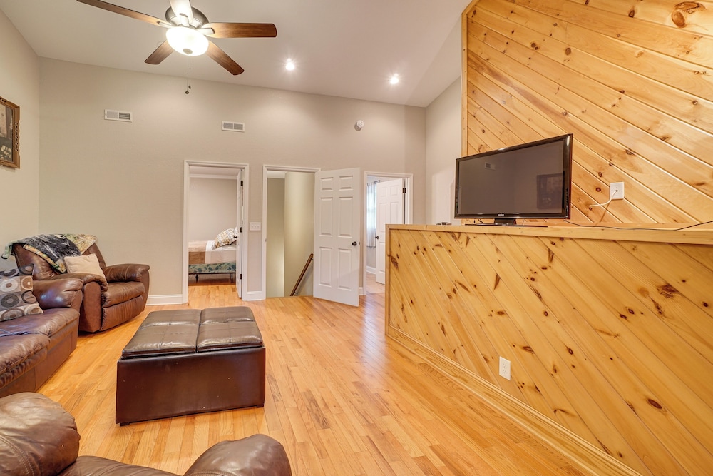 Spacious Hiawassee Cabin w/ Porch & Mtn View! view 5